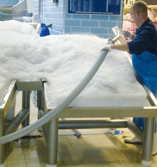 Pneumatic flake ice dispension system